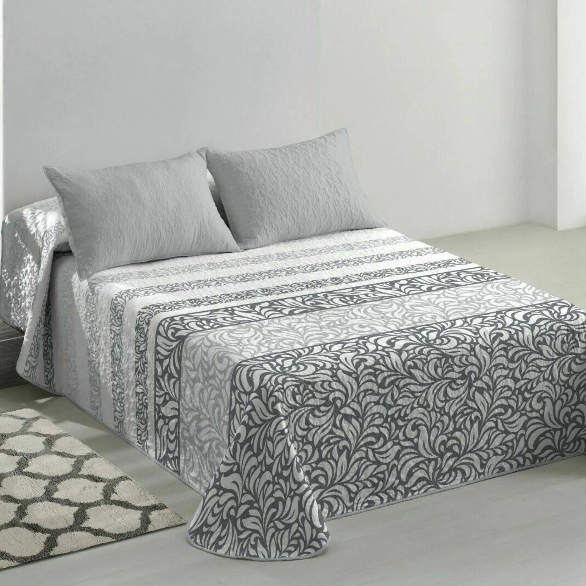 Luxury Reversible Floral Pattern Bedspread - Beach Stone