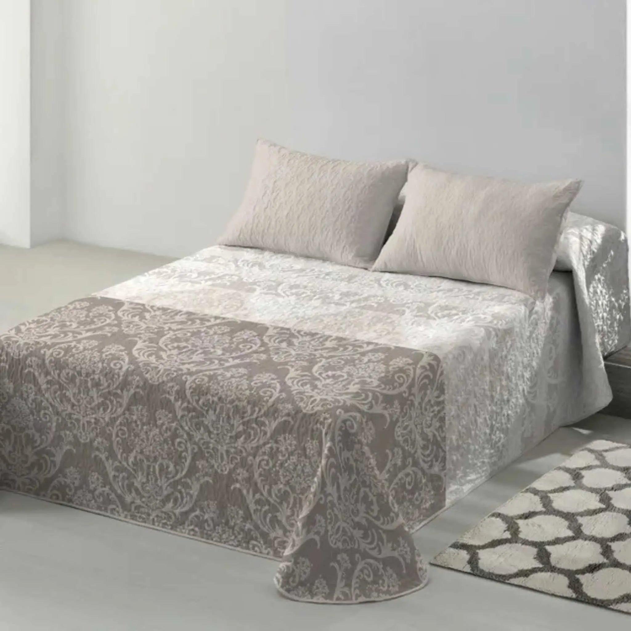 Luxury Reversible Floral Pattern Bedspread - Beach Stone